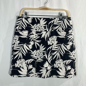 S.C.& Co. Black and white floral athletic skirt with trunks.